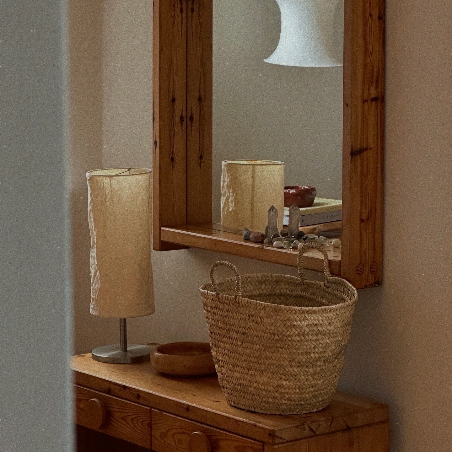 Flettet kurv med hank